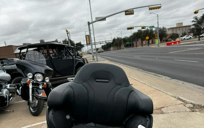2016 Harley-Davidson CVO™ Road Glide™ Ultra