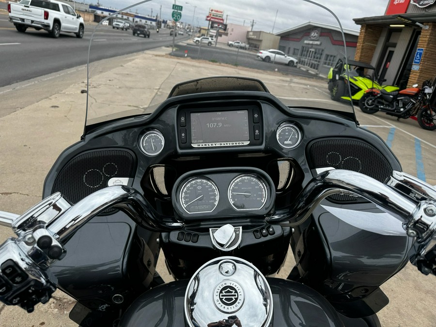 2016 Harley-Davidson CVO™ Road Glide™ Ultra