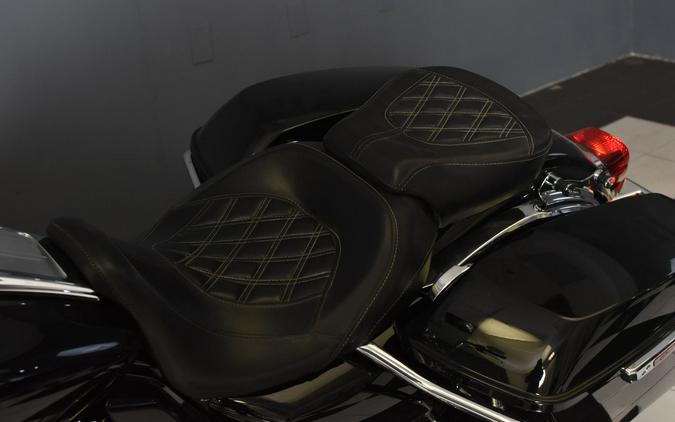 2022 Harley-Davidson Road King Vivid Black FLHR
