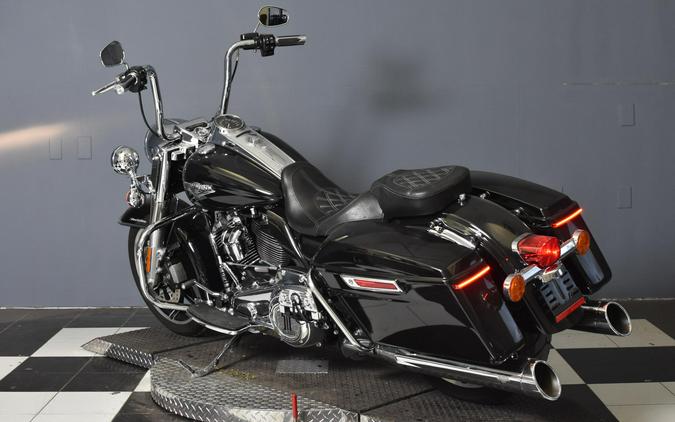 2022 Harley-Davidson Road King Vivid Black FLHR