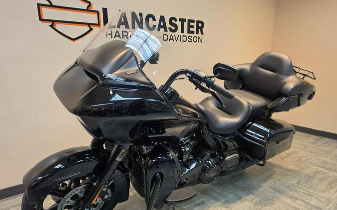 2020 Harley-Davidson® Road Glide® Limited – Black Option Vivid Black - Black Finish FLTRK