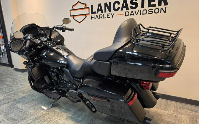 2020 Harley-Davidson® Road Glide® Limited – Black Option Vivid Black - Black Finish FLTRK