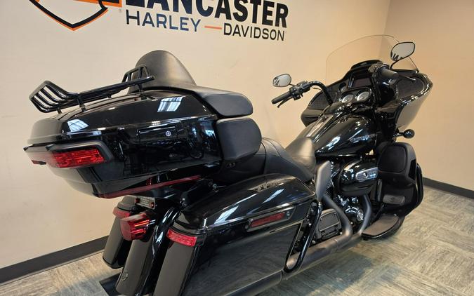 2020 Harley-Davidson® Road Glide® Limited – Black Option Vivid Black - Black Finish FLTRK