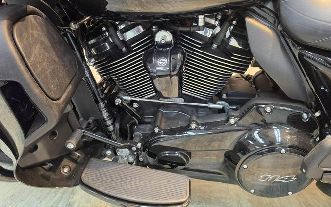 2020 Harley-Davidson® Road Glide® Limited – Black Option Vivid Black - Black Finish FLTRK