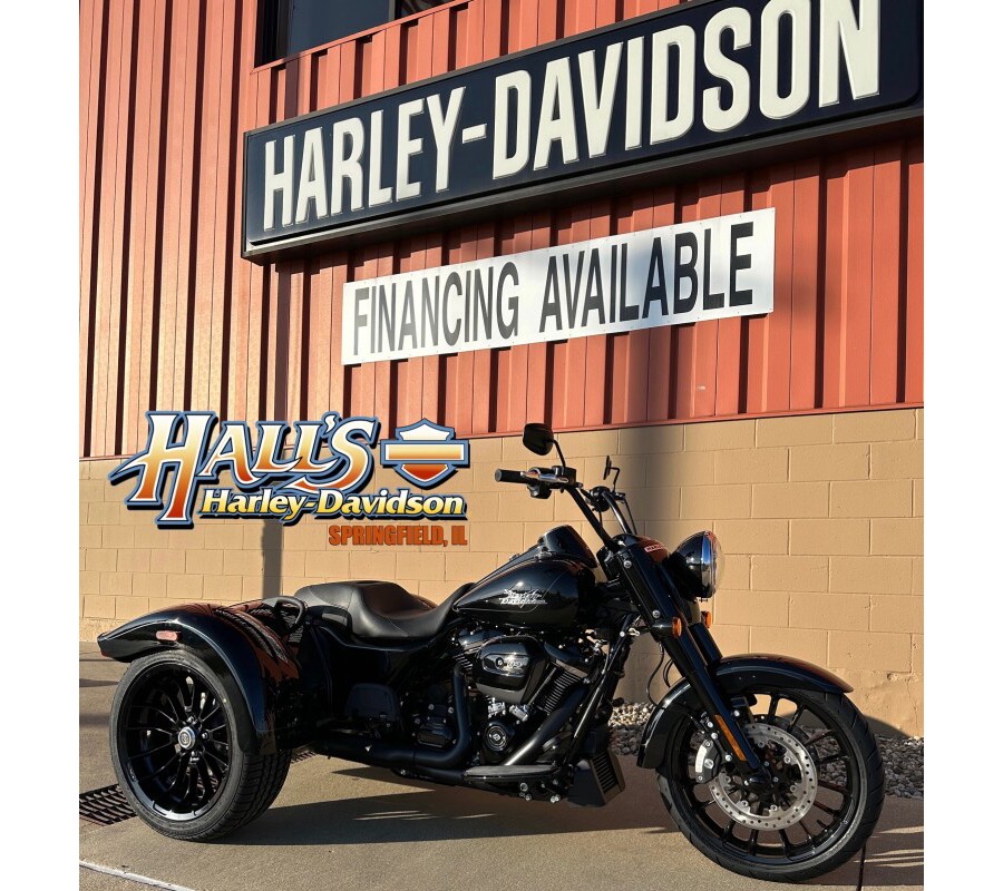 2024 Harley-Davidson Freewheeler Vivid Black (Black Finish w/Cast Wheels)