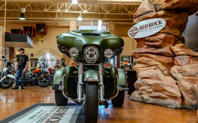 2022 Harley-Davidson Tri Glide Ultra FLHTCUTG