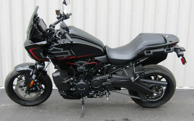 2025 Harley-Davidson® RA1250ST - Pan America® 1250 ST