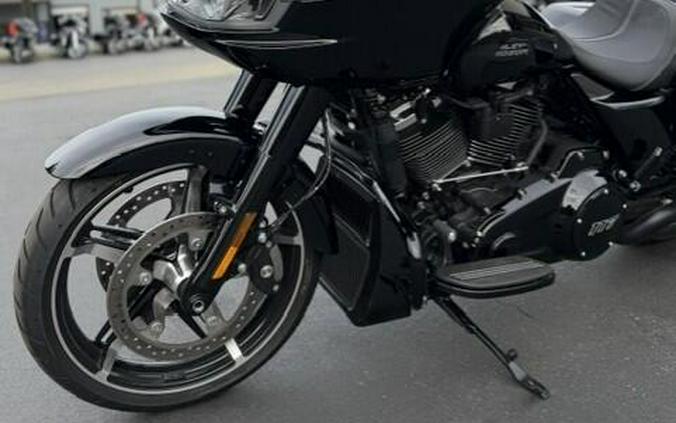 2025 Harley-Davidson Road Glide Vivid Black - Black Finish