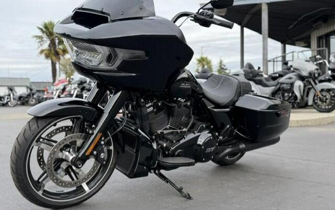 2025 Harley-Davidson Road Glide Vivid Black - Black Finish