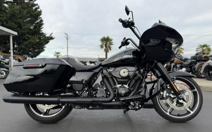 2025 Harley-Davidson Road Glide Vivid Black - Black Finish