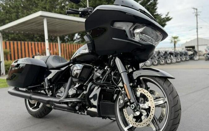 2025 Harley-Davidson Road Glide Vivid Black - Black Finish
