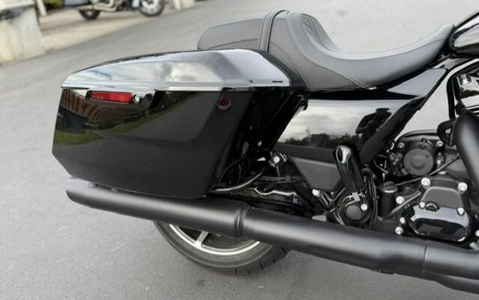 2025 Harley-Davidson Road Glide Vivid Black - Black Finish