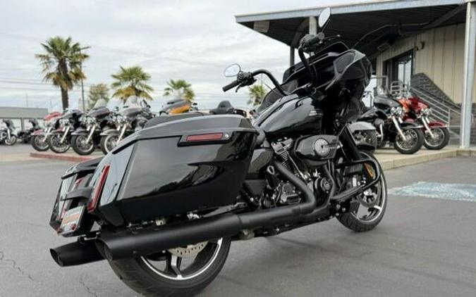 2025 Harley-Davidson Road Glide Vivid Black - Black Finish
