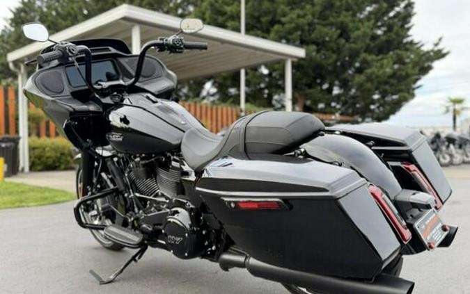 2025 Harley-Davidson Road Glide Vivid Black - Black Finish