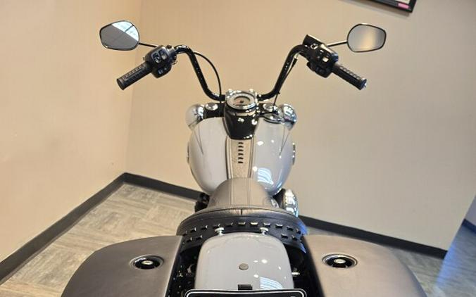 2026 Harley-Davidson® Heritage Classic Dark Billiard Gray Black Cast Wheels FLHC