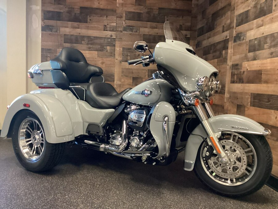 2024 Harley-Davidson Tri Glide Ultra Billiard Gray FLHTCUTG