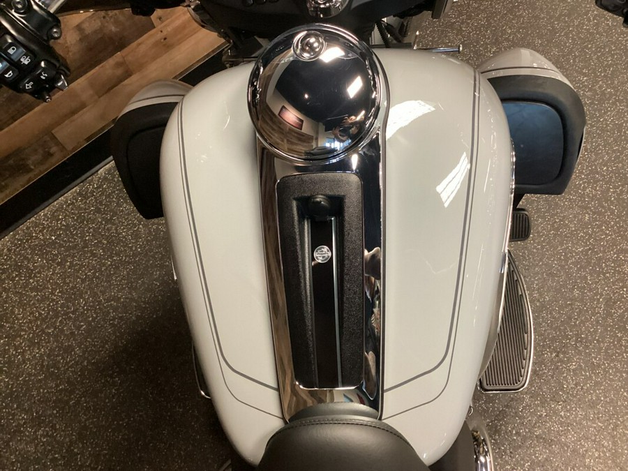 2024 Harley-Davidson Tri Glide Ultra Billiard Gray FLHTCUTG