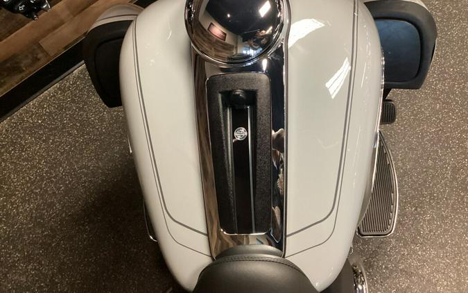 2024 Harley-Davidson Tri Glide Ultra Billiard Gray FLHTCUTG