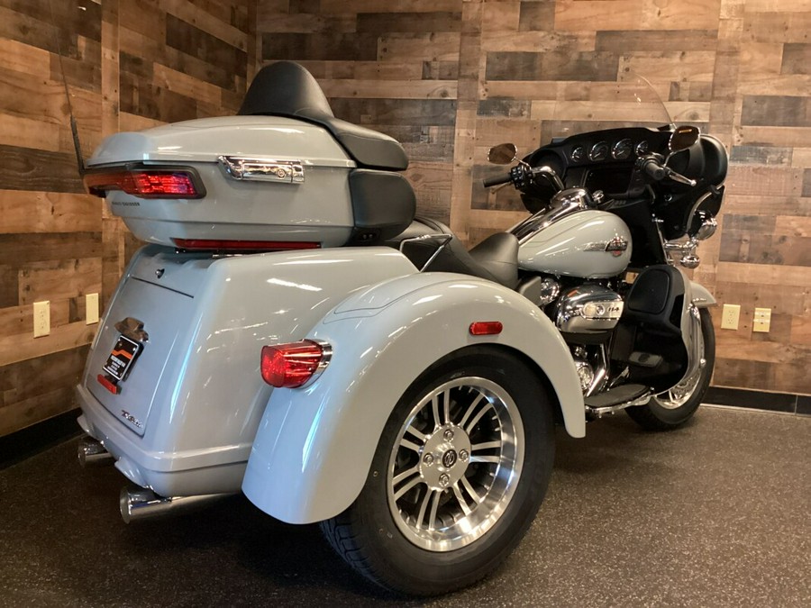 2024 Harley-Davidson Tri Glide Ultra Billiard Gray FLHTCUTG