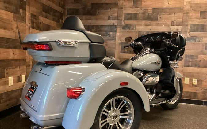 2024 Harley-Davidson Tri Glide Ultra Billiard Gray FLHTCUTG