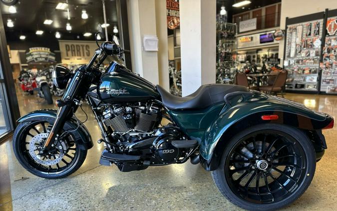 2024 Harley-Davidson Freewheeler Alpine Green/Black W/Pinstripe