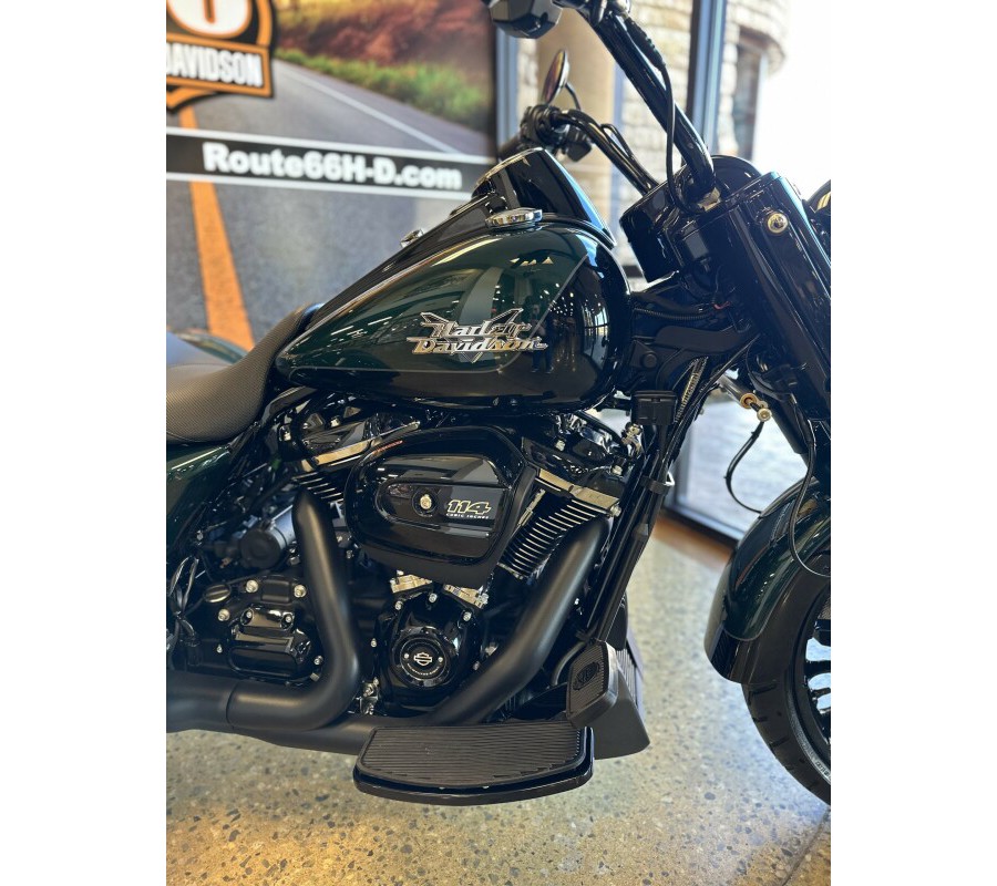 2024 Harley-Davidson Freewheeler Alpine Green/Black W/Pinstripe