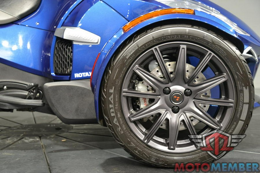 2016 Can-Am® Spyder® RT 6-Speed Semi-Automatic (SE6)