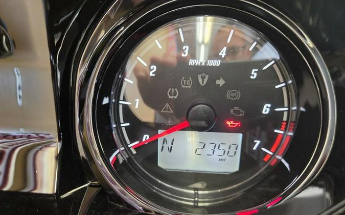 2026 Indian Pursuit Dark Horse 112 W/ Powerband Audio Black Smoke