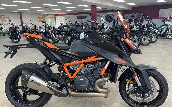 Video: Watch our 2020 KTM 1290 Super Duke R...