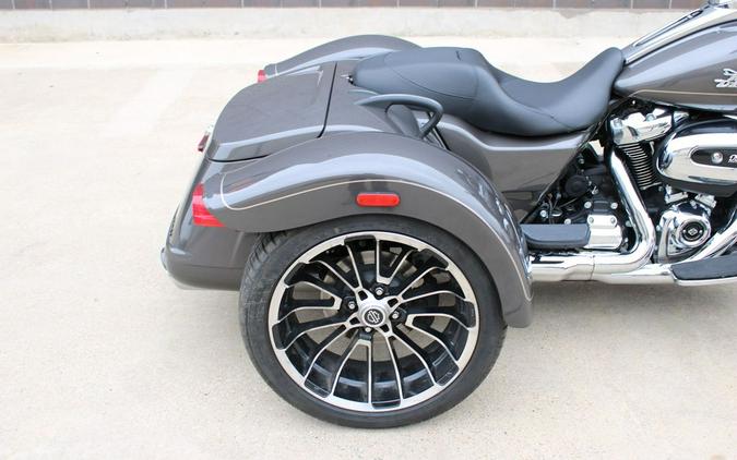 2023 Harley-Davidson® FLTRT - Road Glide® 3