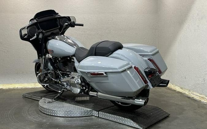 Harley-Davidson Street Glide® 2024 FLHX 84472672 BILLIARD GRAY