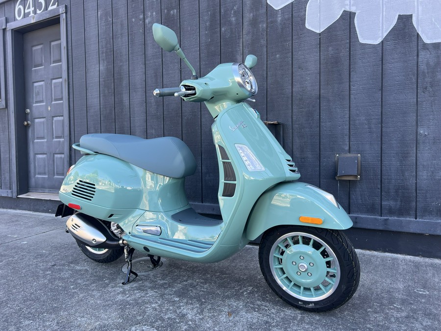 2027 Vespa GTS 310 80th Anniversario