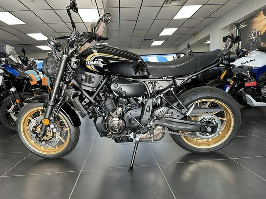 2025 Yamaha XSR 700