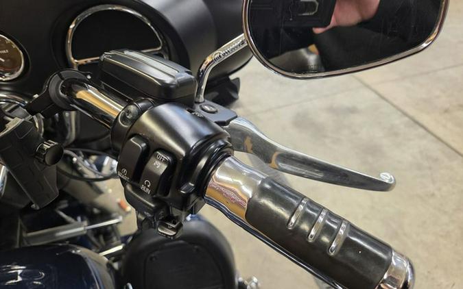 2013 Harley-Davidson Trike FLHTCUTG - Tri Glide Ultra Classic