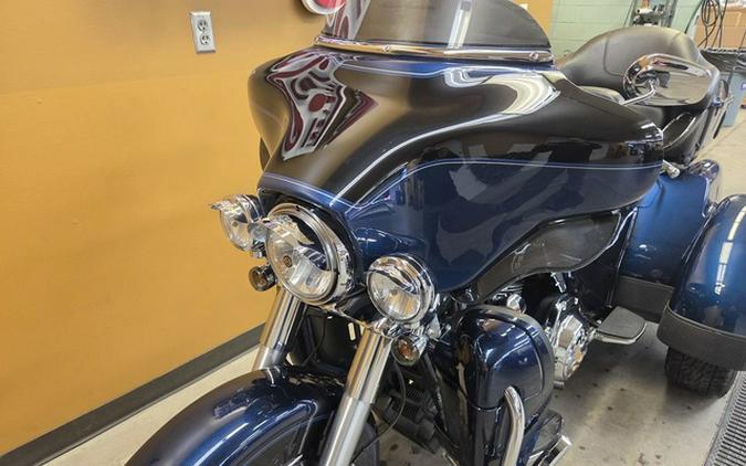 2013 Harley-Davidson Trike FLHTCUTG - Tri Glide Ultra Classic