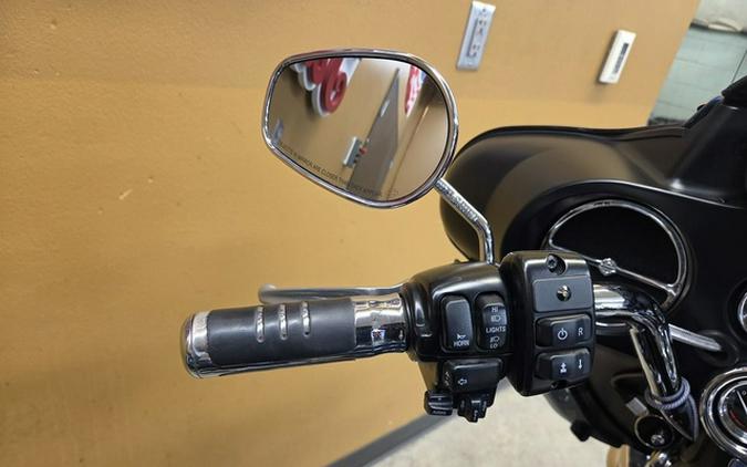 2013 Harley-Davidson Trike FLHTCUTG - Tri Glide Ultra Classic