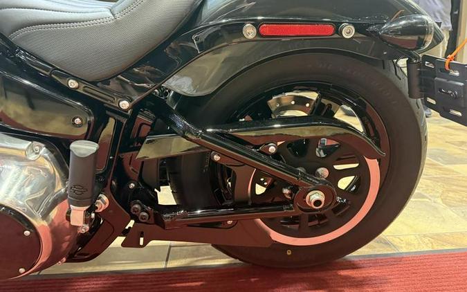 2025 Harley-Davidson® FXBB - Street Bob®