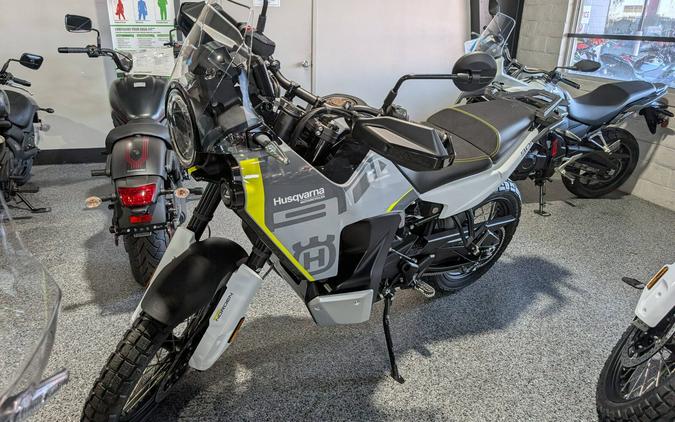 2025 Husqvarna Norden 901 - 894330