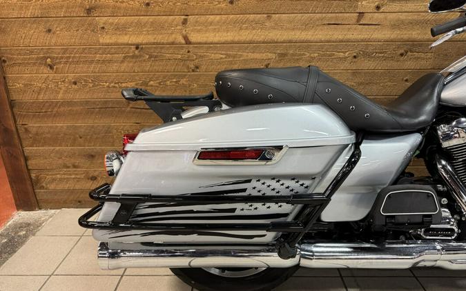 2019 Harley-Davidson® Road King® Barracuda Silver FLHR