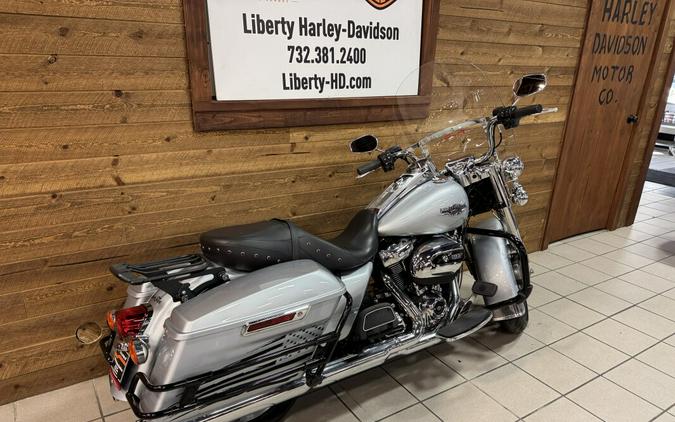 2019 Harley-Davidson® Road King® Barracuda Silver FLHR