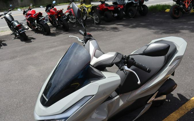 2025 PCX - Honda