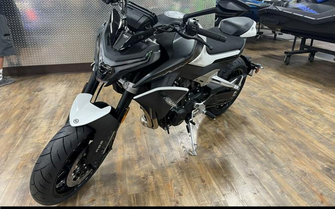 2024 CFMOTO NK 800