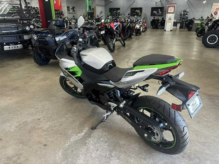 2024 Kawasaki Ninja® e-1 ABS