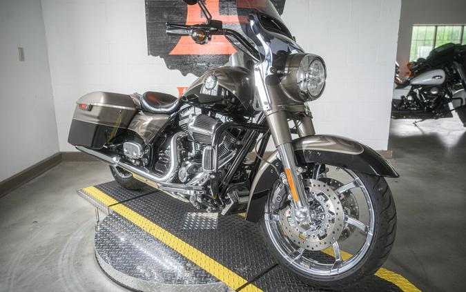 2014 Harley-Davidson CVO Road King FLHRSE5