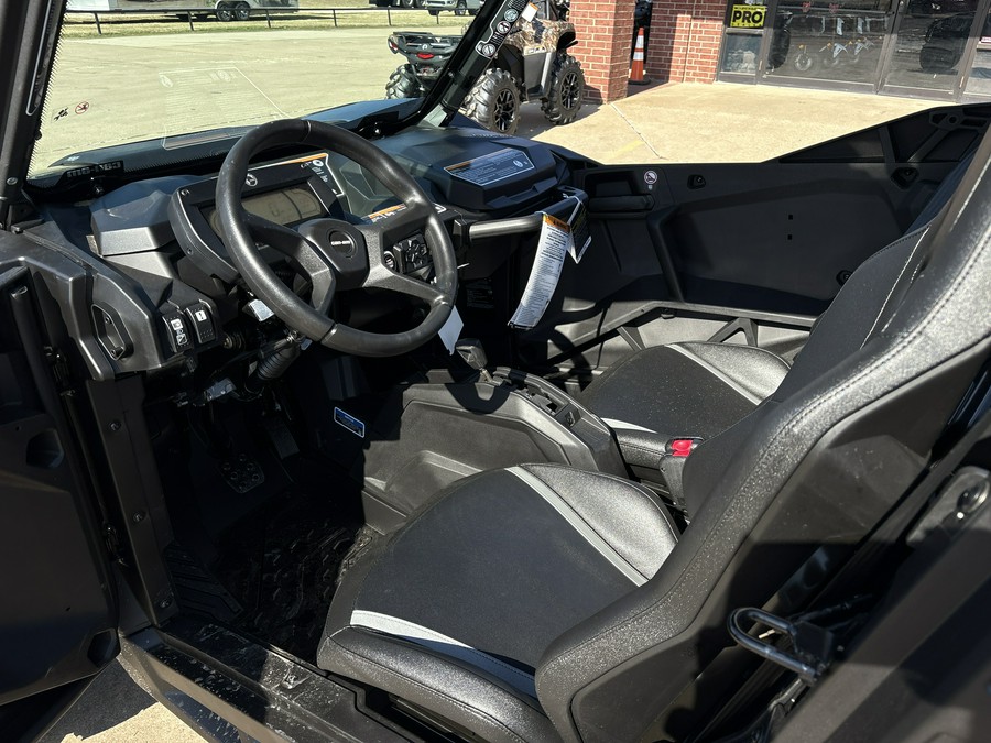 2026 Can-Am Commander XT 700