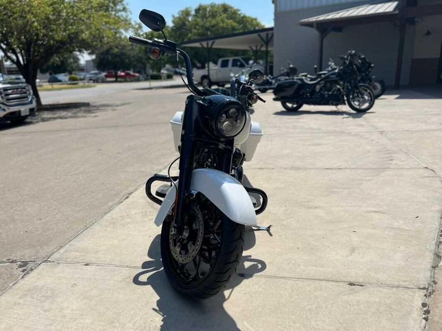 2024 Harley-Davidson® Road King® Special White Onyx Pearl - Black Finish