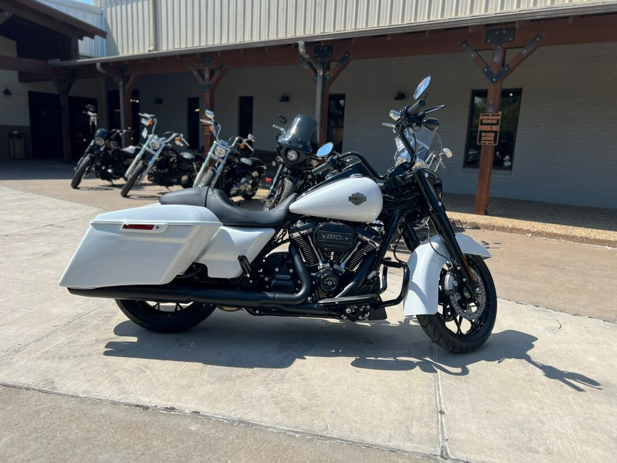 2024 Harley-Davidson® Road King® Special White Onyx Pearl - Black Finish