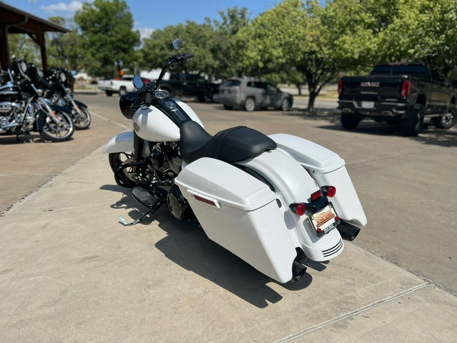 2024 Harley-Davidson® Road King® Special White Onyx Pearl - Black Finish