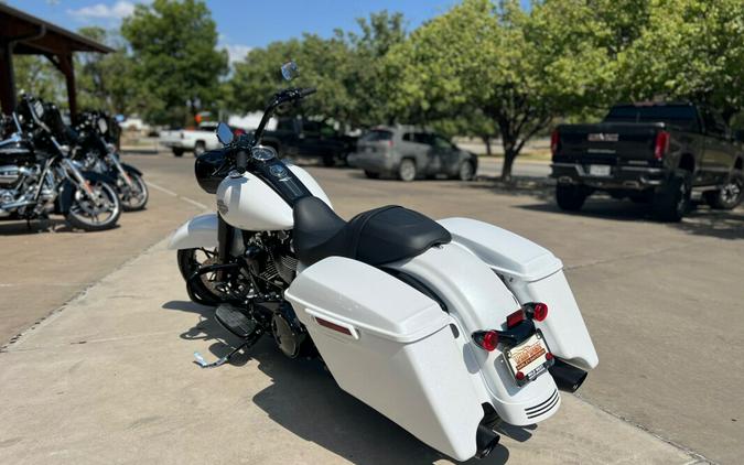 2024 Harley-Davidson® Road King® Special White Onyx Pearl - Black Finish