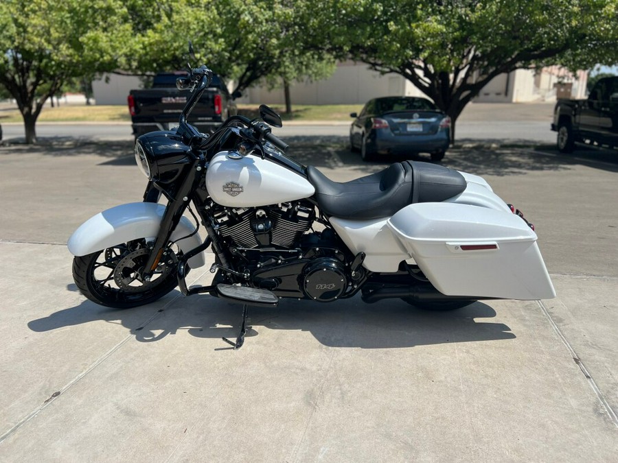 2024 Harley-Davidson® Road King® Special White Onyx Pearl - Black Finish